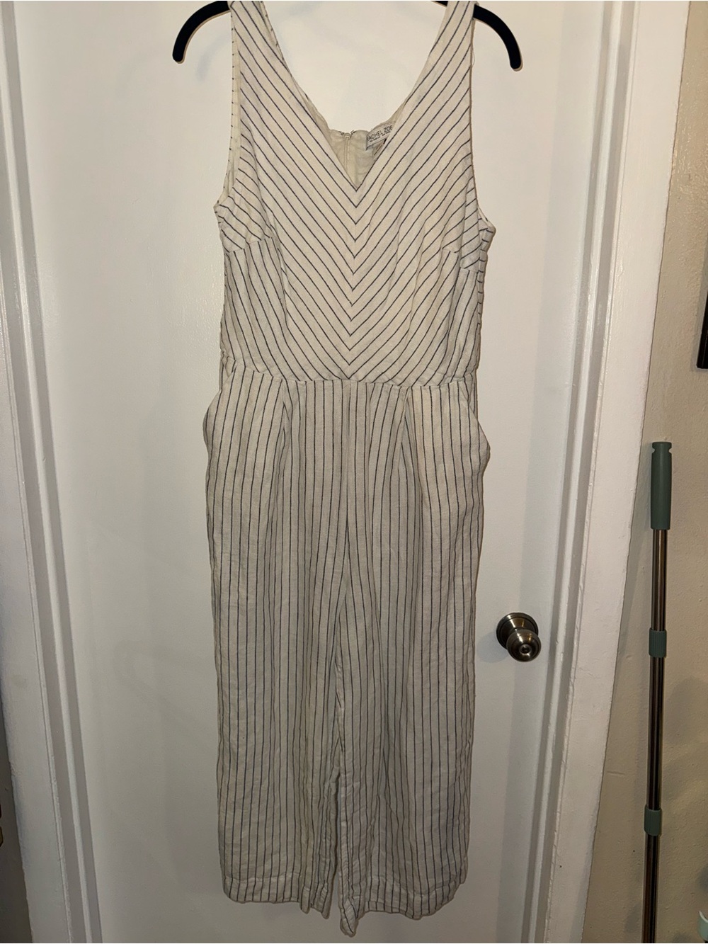 Rachel Zoe Size 8 White Navy Pinstripe V-Neck Wide Leg Jumpsuit Pockets